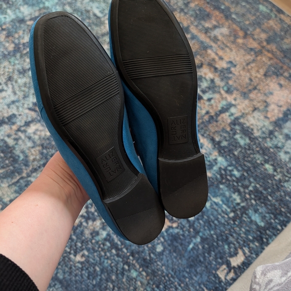 Naturalizer Blue Leather Women's Loafers - Picture 4 of 4